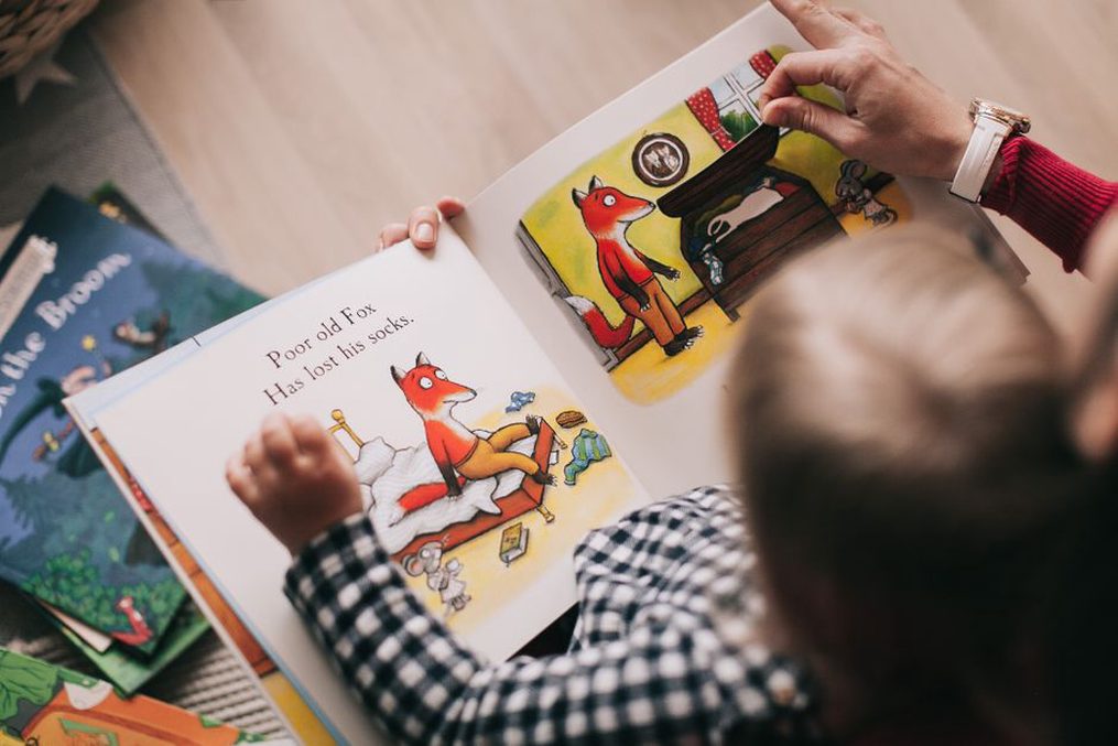яркие иллюстрации в детской книге